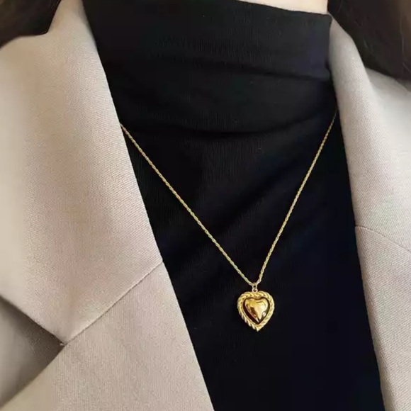 ✨Insta heart 💛 gold plated necklace - Picture 3 of 4